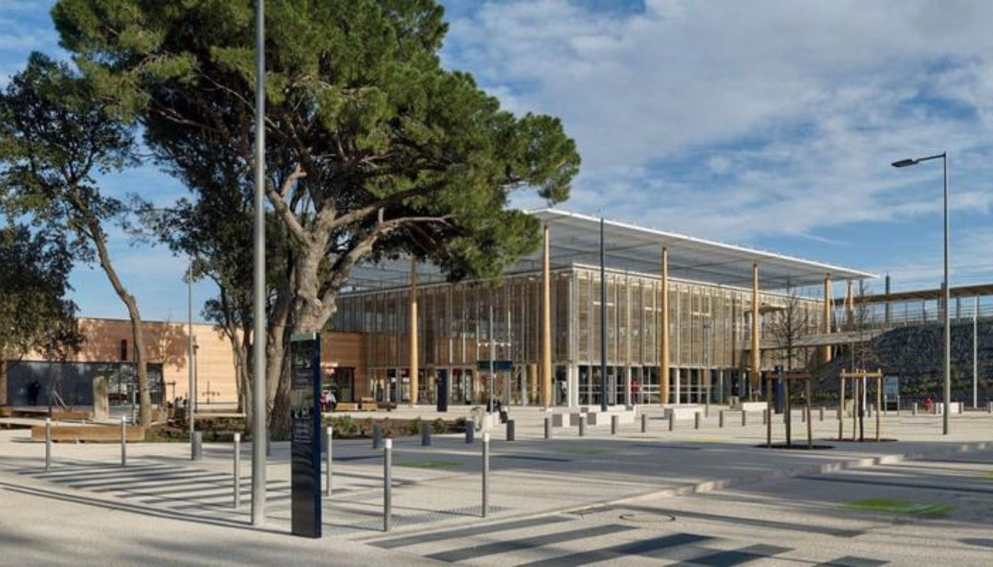 Vision de la gare de Nîmes Pont-du-Gard