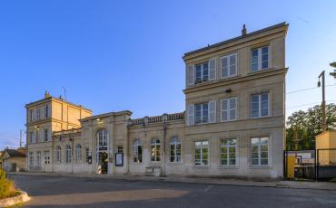 Façade de la gare Orry la ville Coye