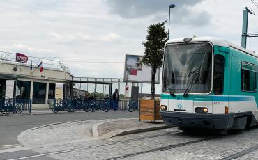 Noisy-le-Sec / Tramway T1 devant la gare