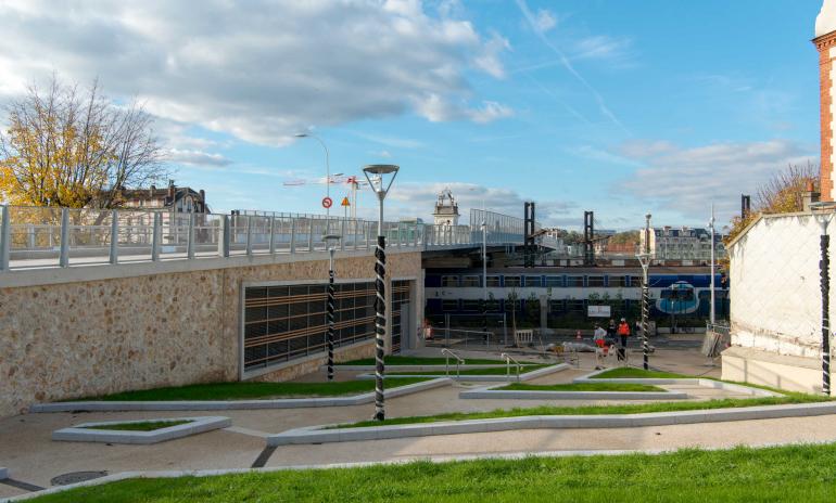 Juvisy gare herbe
