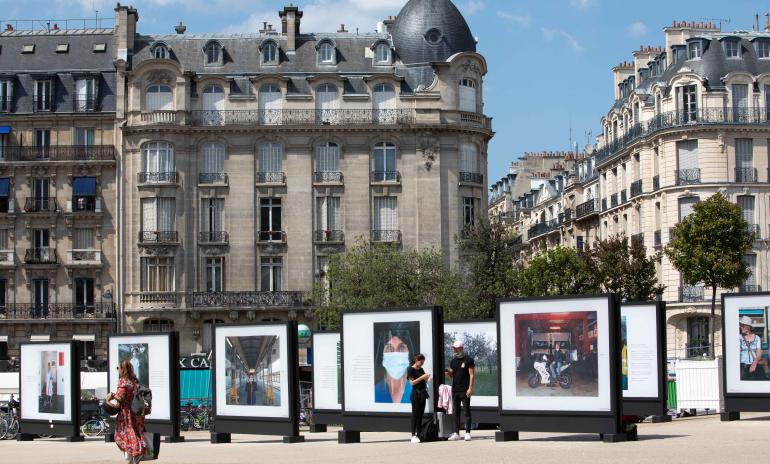 L'exposition Hexagone sur le parvis de Paris-Gare de Lyon