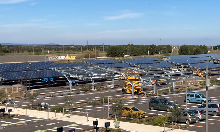 Pose de panneaux photovoltaïques (Parking longue durée)