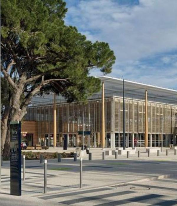 Vision de la gare de Nîmes Pont-du-Gard