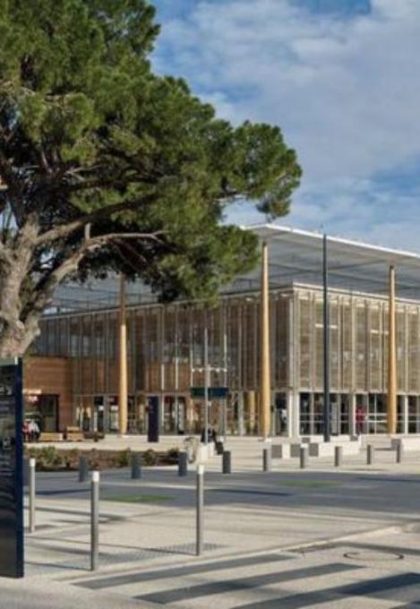 Vision de la gare de Nîmes Pont-du-Gard