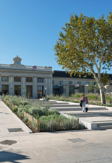 Pôle d'échanges multimodal végétalisé de la gare d'Avignon centre